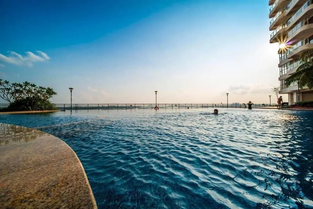 奢华海景套房 3房2厕 5-10人适合家庭入住 金海湾@Danga Bay Johor Bahru 0*,
